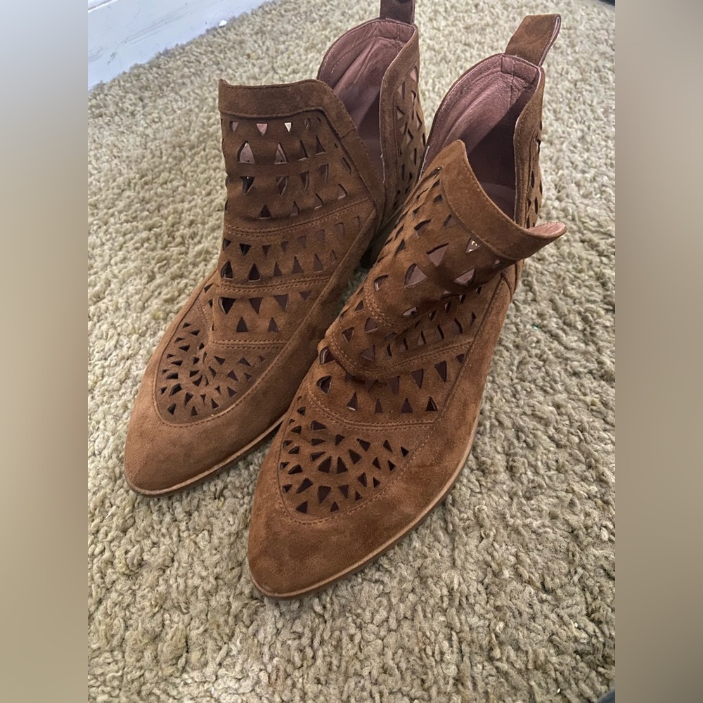 Cecelia New York Women’s Catherine chestnut color size 8.5